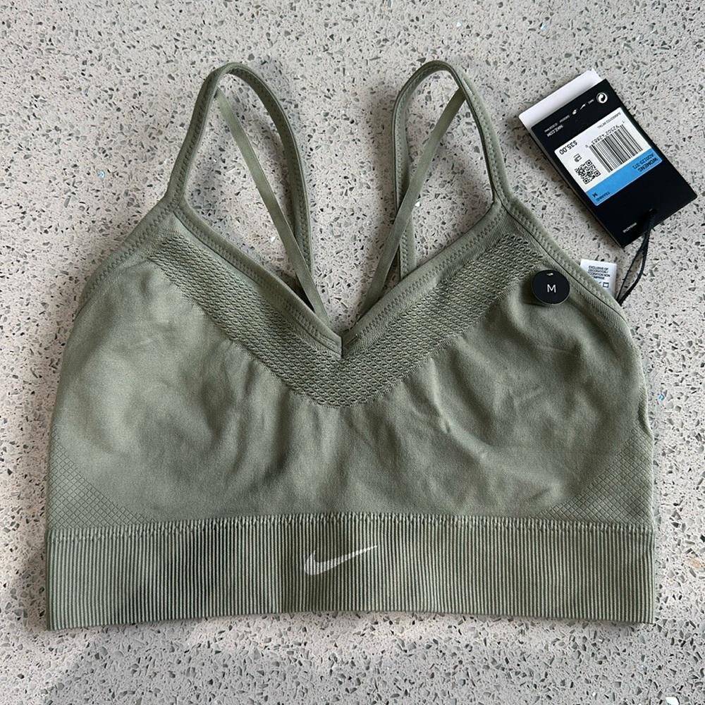 NWT Nike Seamless DRI-FIT Sports Bra